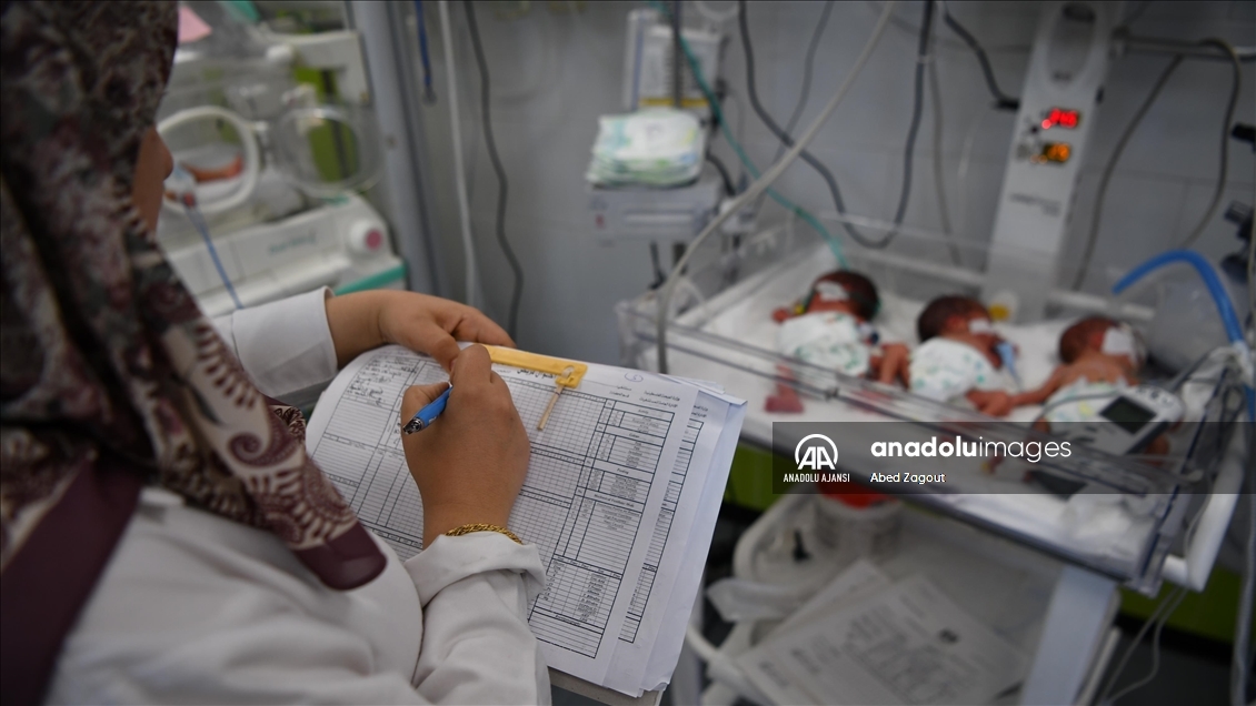 Gazze'deki BAE Hilal Hastanesi'nde bir kuvözü birden fazla prematüre bebek paylaşmak zorunda kalıyor