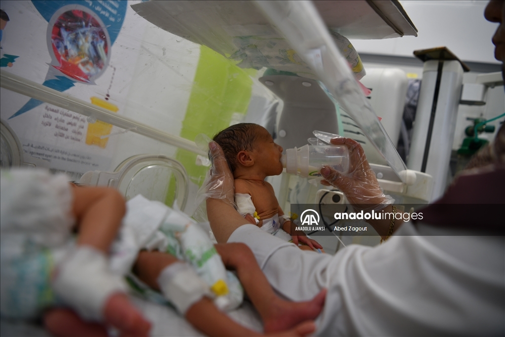 Gazze'deki BAE Hilal Hastanesi'nde bir kuvözü birden fazla prematüre bebek paylaşmak zorunda kalıyor