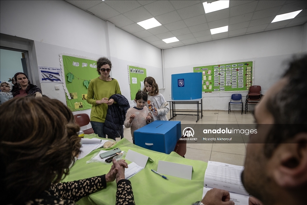 افتتاح صناديق الاقتراع في الانتخابات البلدية الإسرائيلية