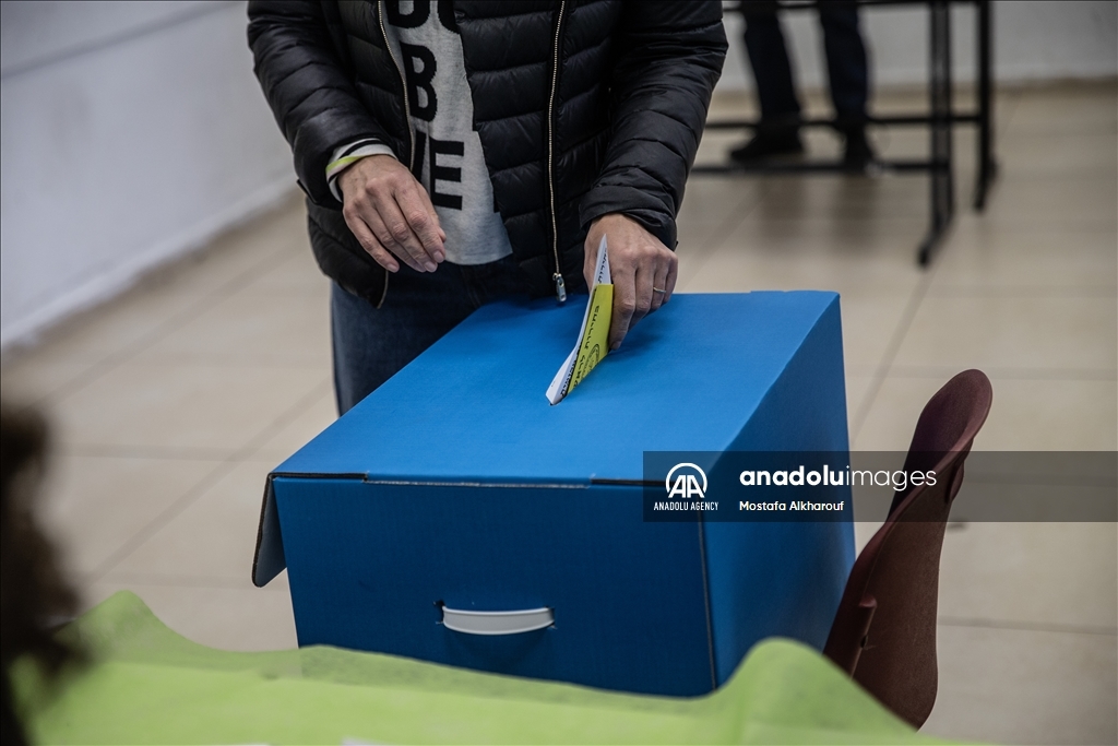 افتتاح صناديق الاقتراع في الانتخابات البلدية الإسرائيلية