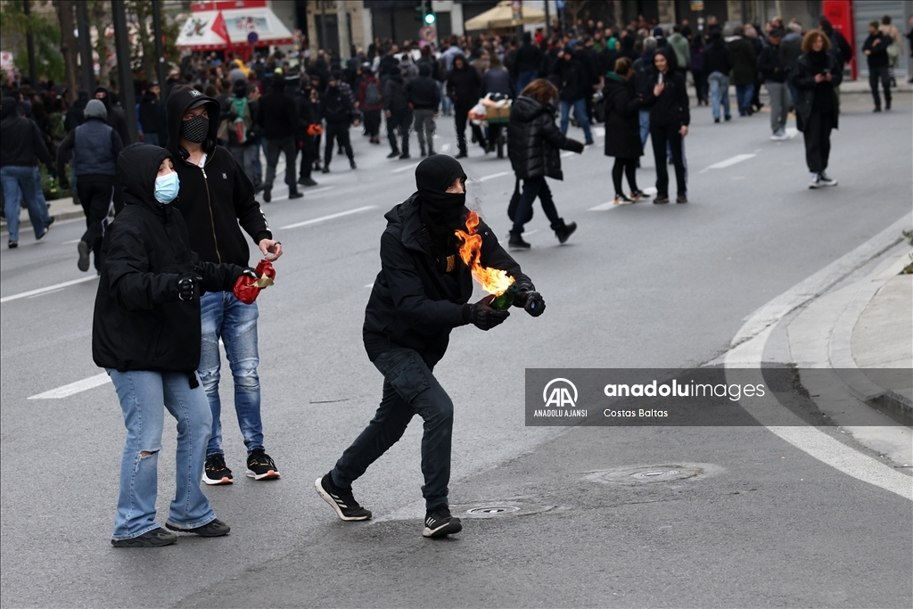 Yunanistan'da 57 kişinin ölümüne neden olan tren kazasının birinci yılı protestolarla anıldı