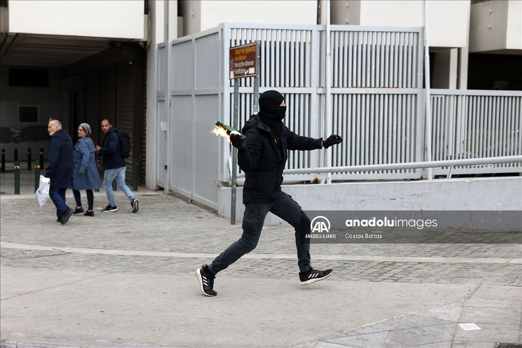 Yunanistan'da 57 kişinin ölümüne neden olan tren kazasının birinci yılı protestolarla anıldı