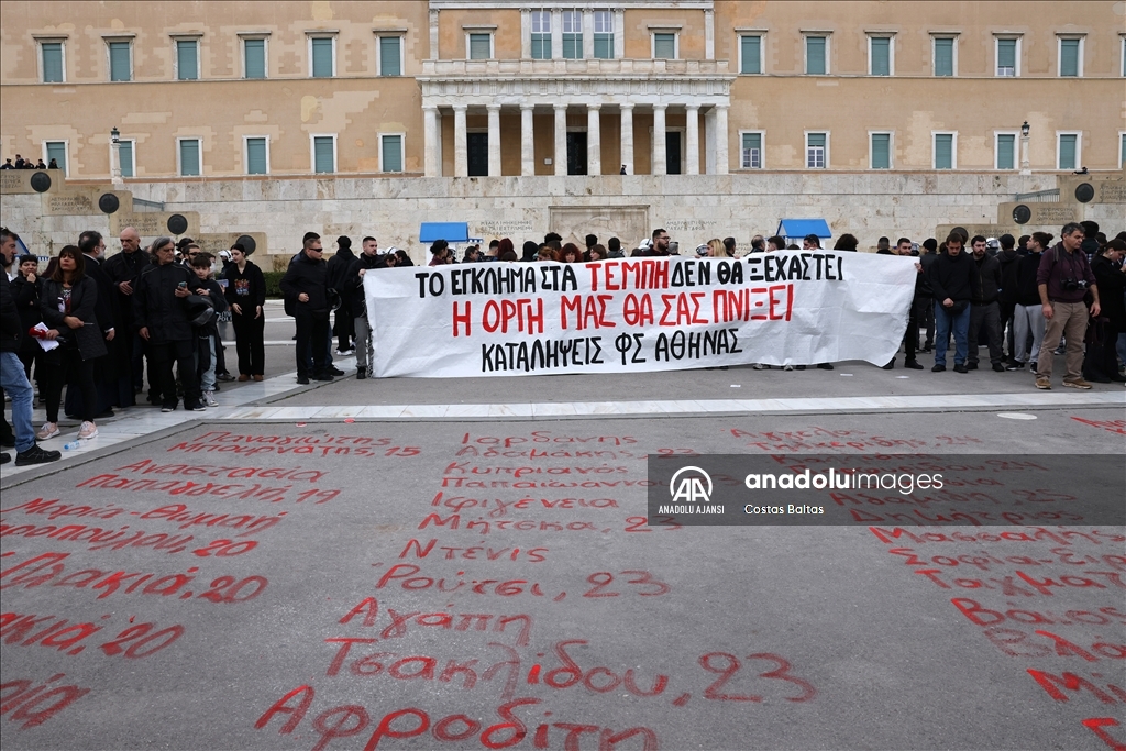 Yunanistan'da 57 kişinin ölümüne neden olan tren kazasının birinci yılı protestolarla anıldı