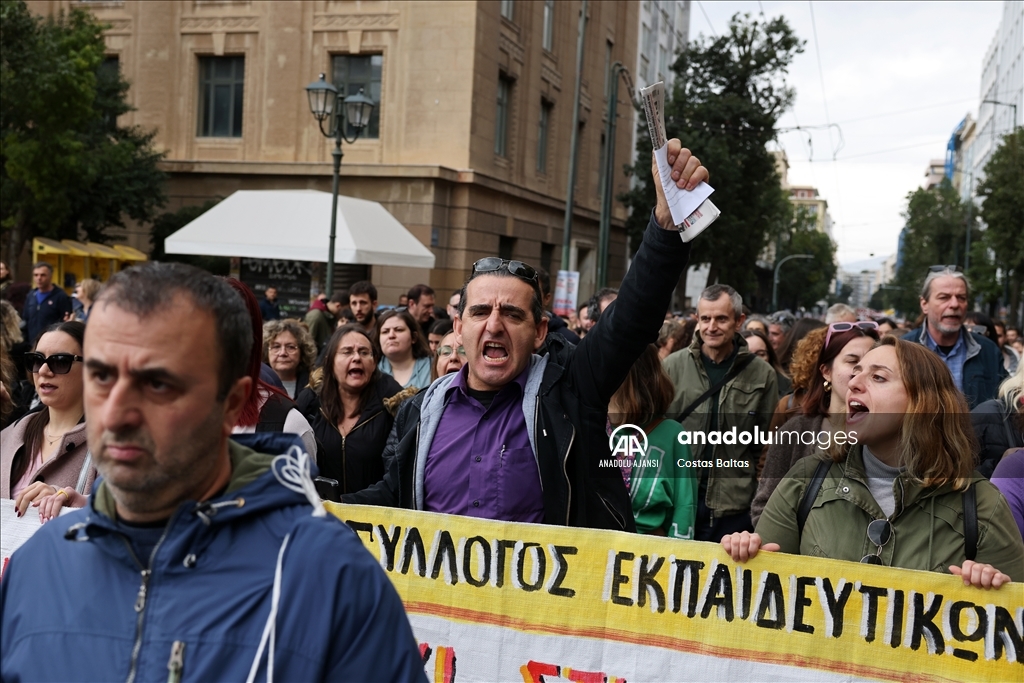 Yunanistan'da 57 kişinin ölümüne neden olan tren kazasının birinci yılı protestolarla anıldı