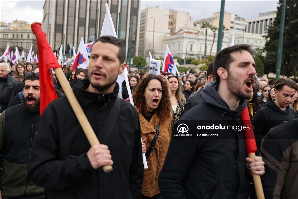 Yunanistan'da 57 kişinin ölümüne neden olan tren kazasının birinci yılı protestolarla anıldı
