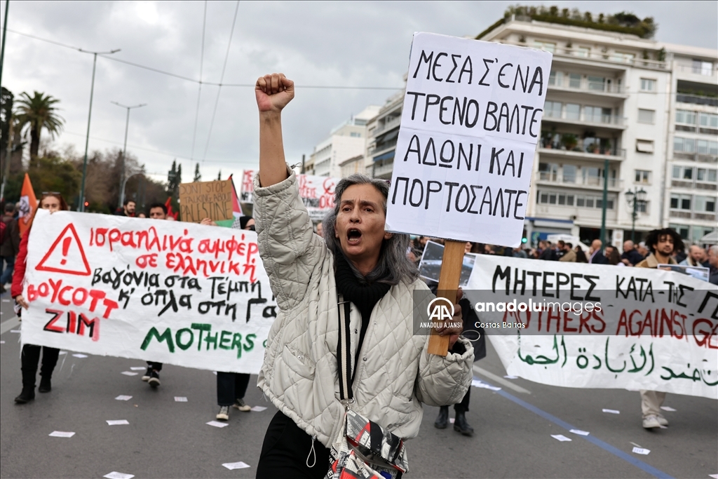 Yunanistan'da 57 kişinin ölümüne neden olan tren kazasının birinci yılı protestolarla anıldı
