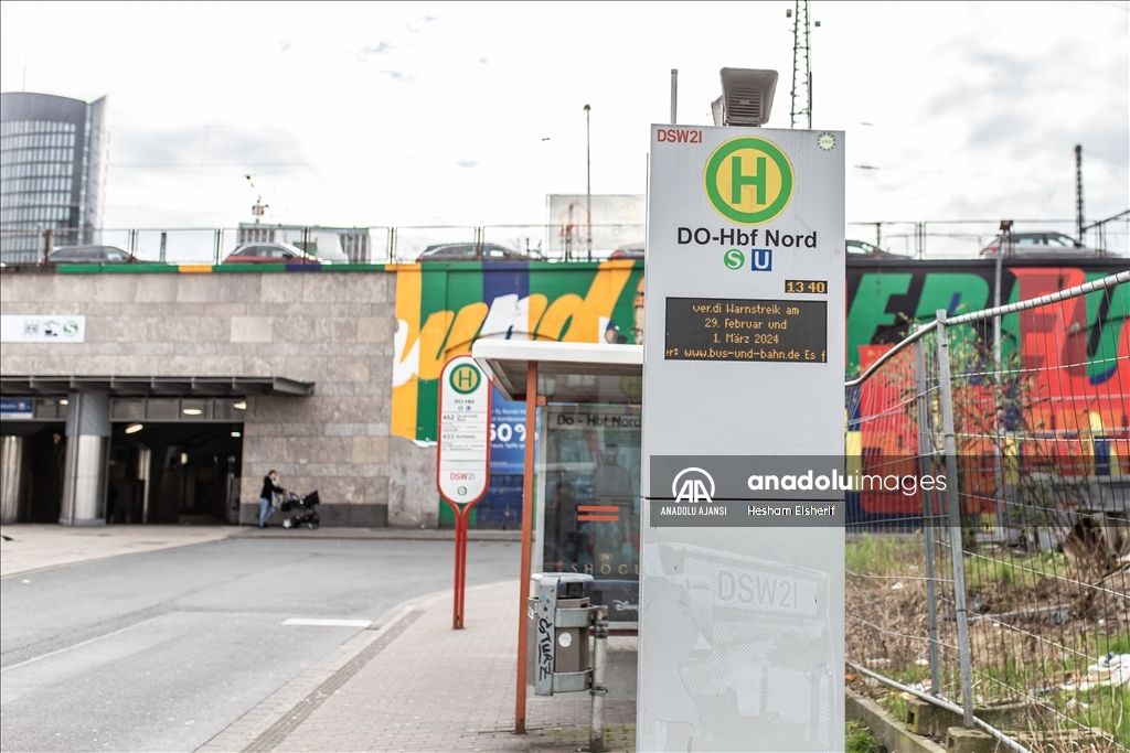 Almanya'da toplu taşıma çalışanları iki günlük greve gitti