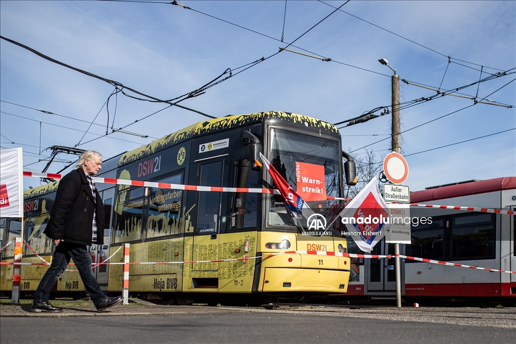 Almanya'da toplu taşıma çalışanları iki günlük greve gitti