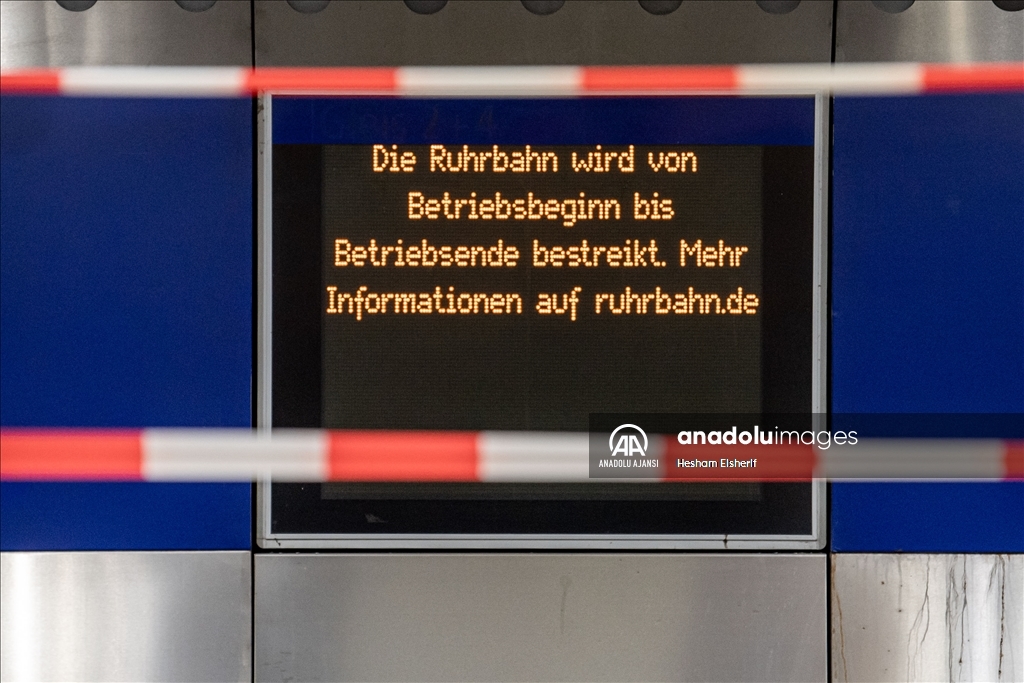 Almanya'da toplu taşıma çalışanları iki günlük greve gitti