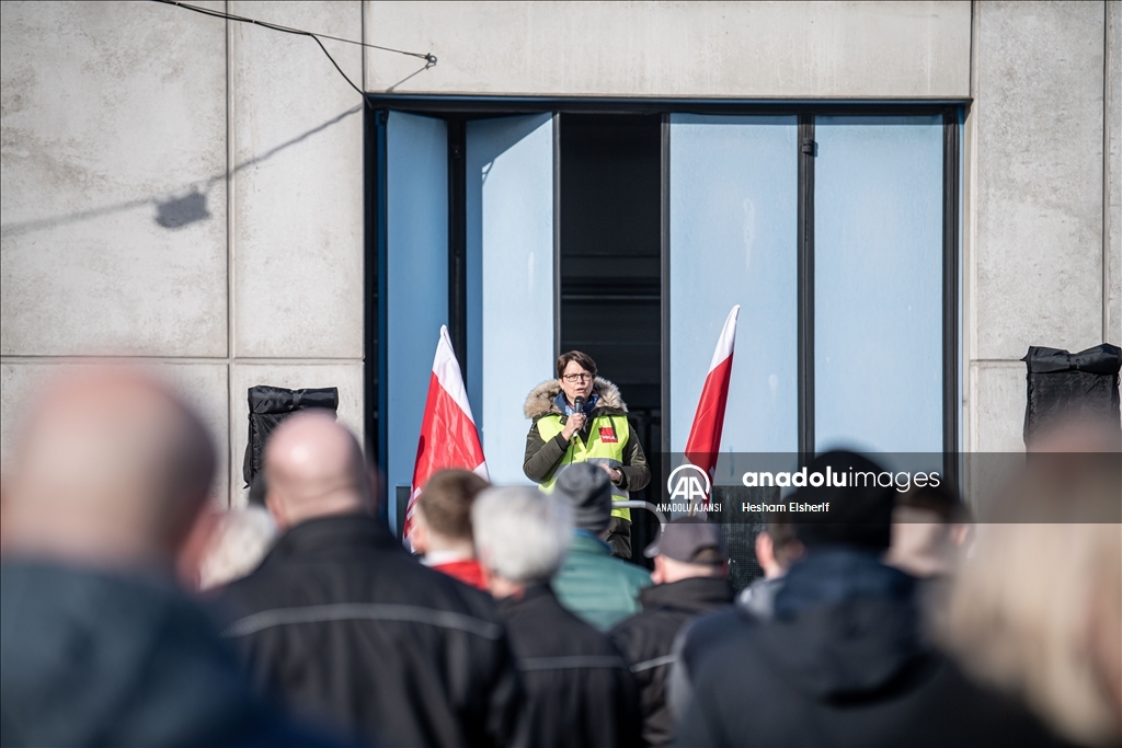 Almanya'da toplu taşıma çalışanları iki günlük greve gitti