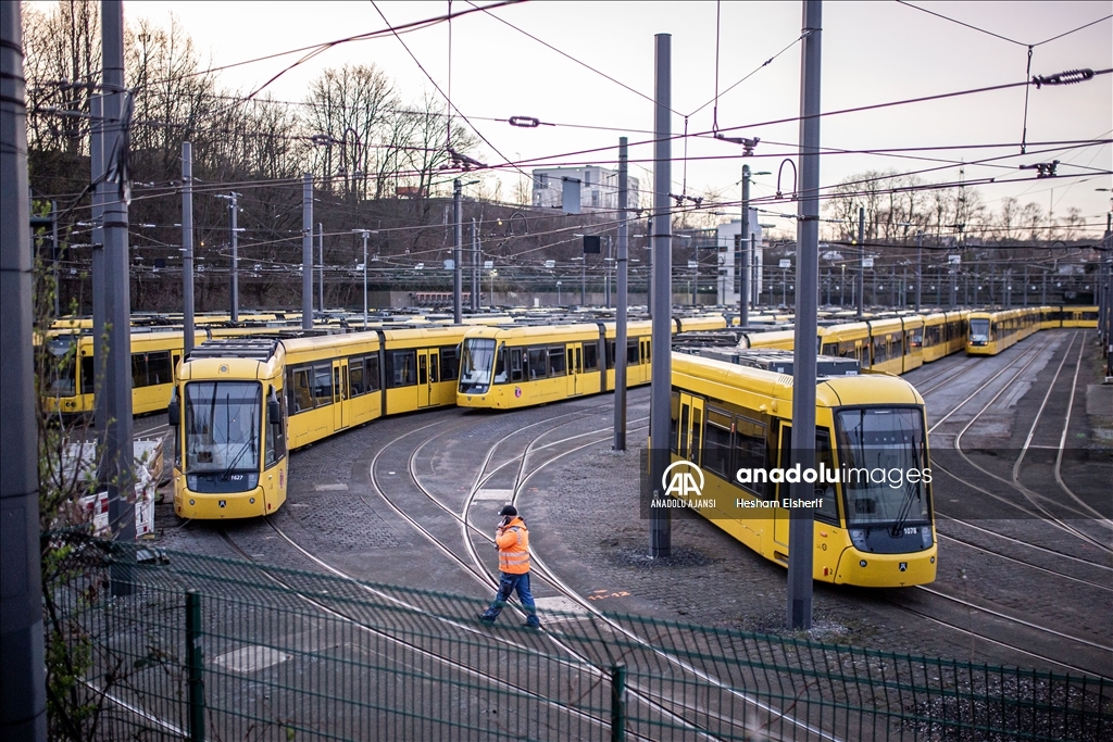 Almanya'da toplu taşıma çalışanları iki günlük greve gitti