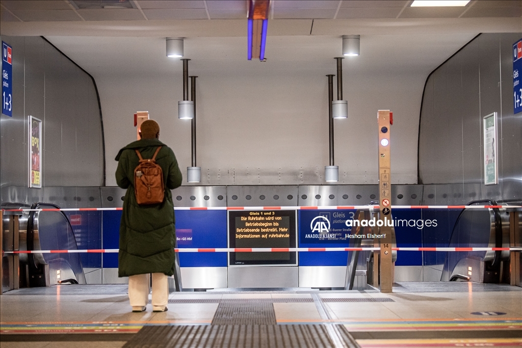 Almanya'da toplu taşıma çalışanları iki günlük greve gitti