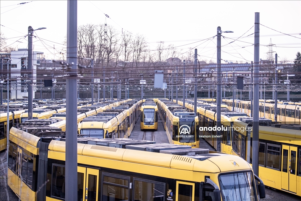 Almanya'da toplu taşıma çalışanları iki günlük greve gitti