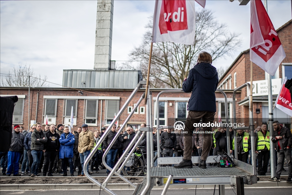 Almanya'da toplu taşıma çalışanları iki günlük greve gitti