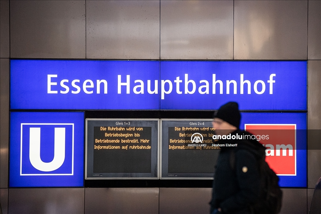 Almanya'da toplu taşıma çalışanları iki günlük greve gitti