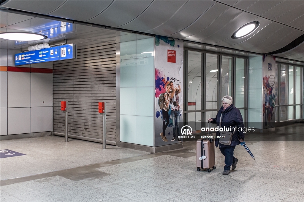 Almanya'da toplu taşıma çalışanları iki günlük greve gitti