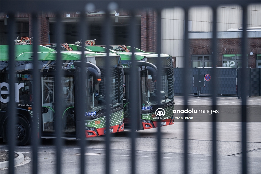 Almanya'da toplu taşıma çalışanları iki günlük greve gitti