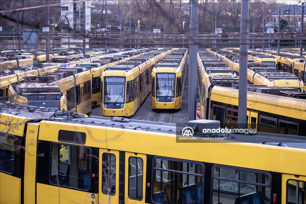 Almanya'da toplu taşıma çalışanları iki günlük greve gitti
