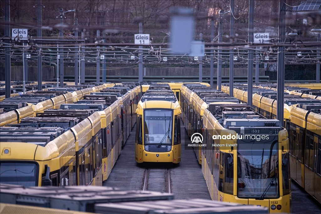 Almanya'da toplu taşıma çalışanları iki günlük greve gitti