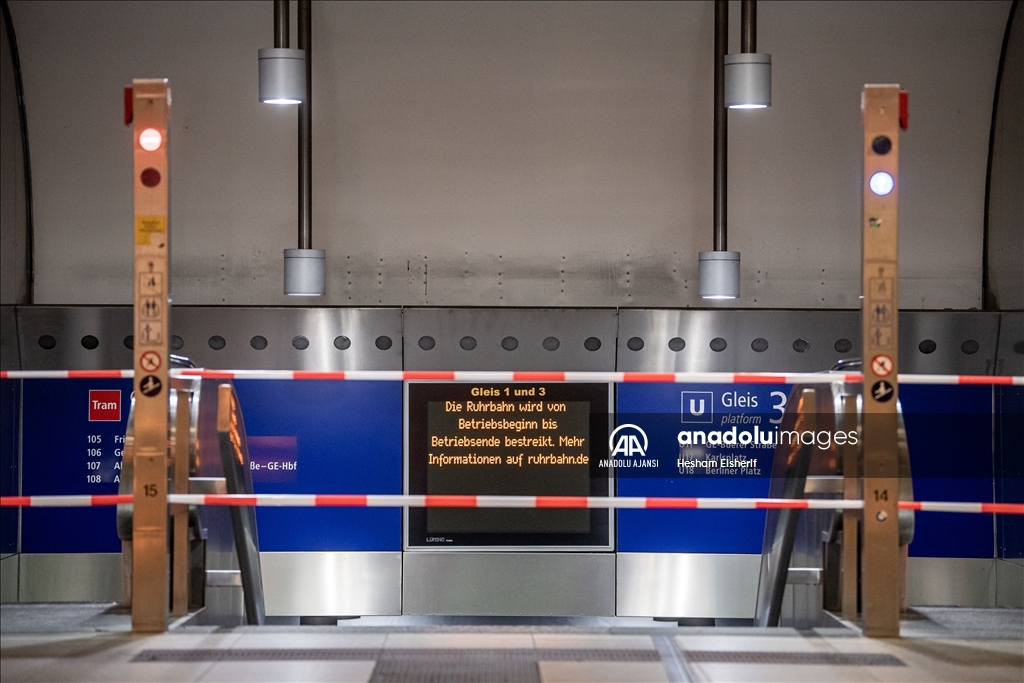 Almanya'da toplu taşıma çalışanları iki günlük greve gitti