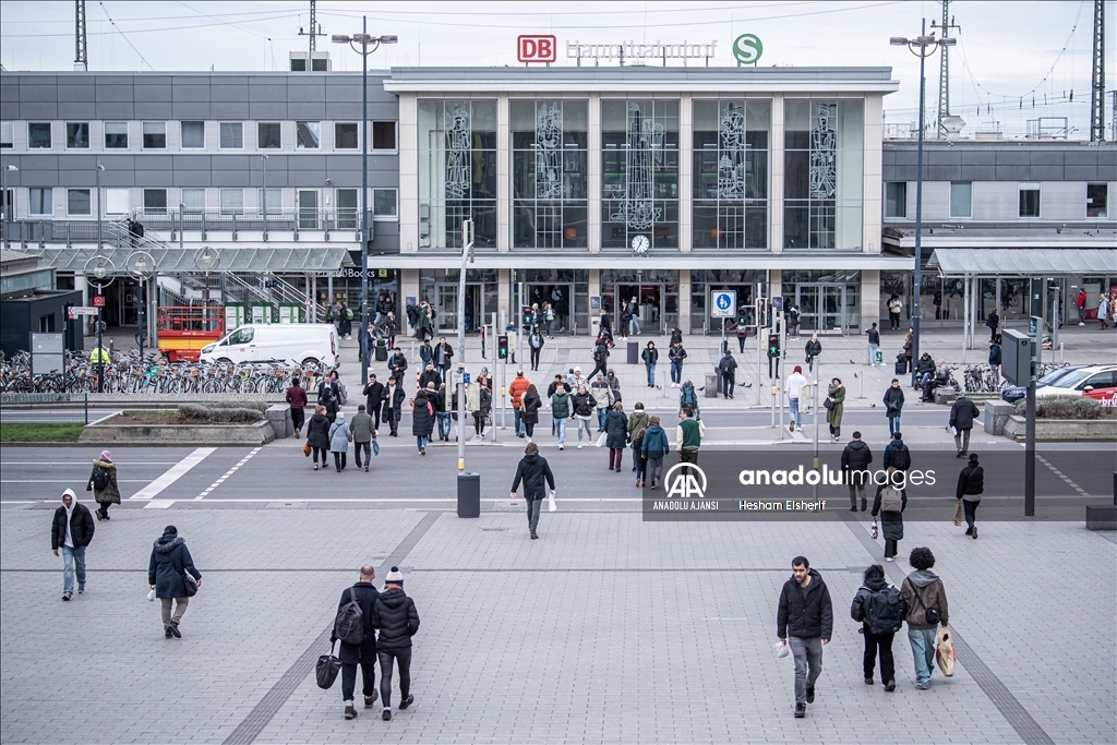 Almanya'da toplu taşıma çalışanları iki günlük greve gitti