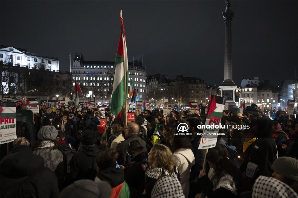 İsrail'i protesto için kendini yakan ABD askeri Londra'da anıldı