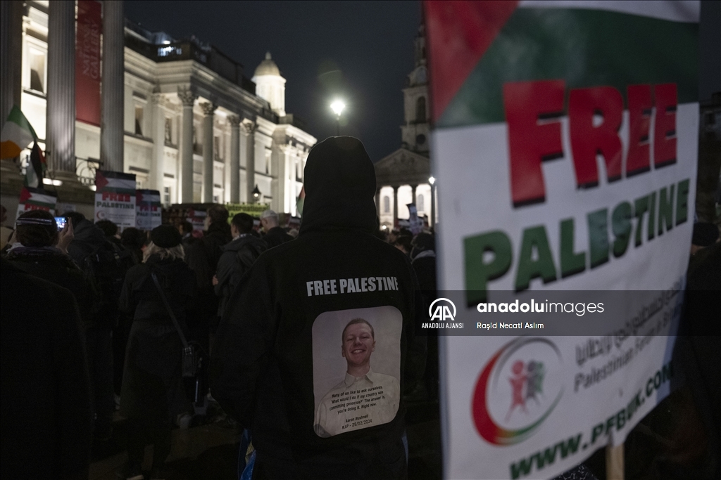 İsrail'i protesto için kendini yakan ABD askeri Londra'da anıldı