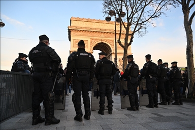 France/Colère des agriculteurs : 66 personnes interpellées après une action autour de l'Arc de Triomphe à Paris