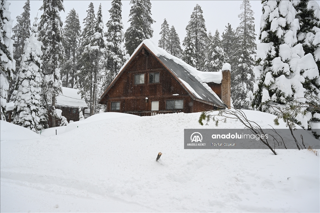 Snow blanketed Donner Lake area of Truckee in California