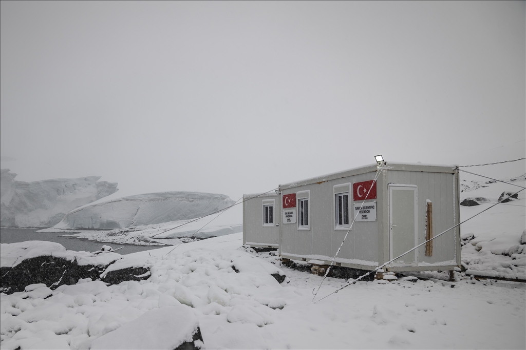 Турецкая научная экспедиция завершила исследования в Антарктике
