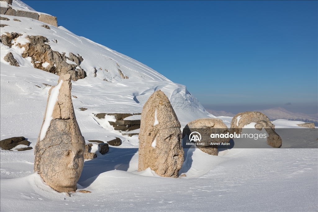 Adıyaman'da, tarihe ışık tutan Nemrut Dağı Ören Yeri