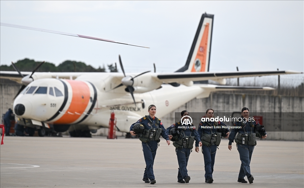 Sahil Güvenliğin kadın pilotları "iki mavi" arasında her an göreve hazır