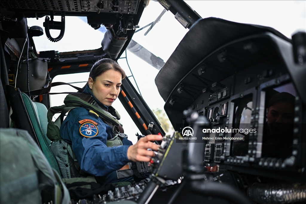 Sahil Güvenliğin kadın pilotları "iki mavi" arasında her an göreve hazır