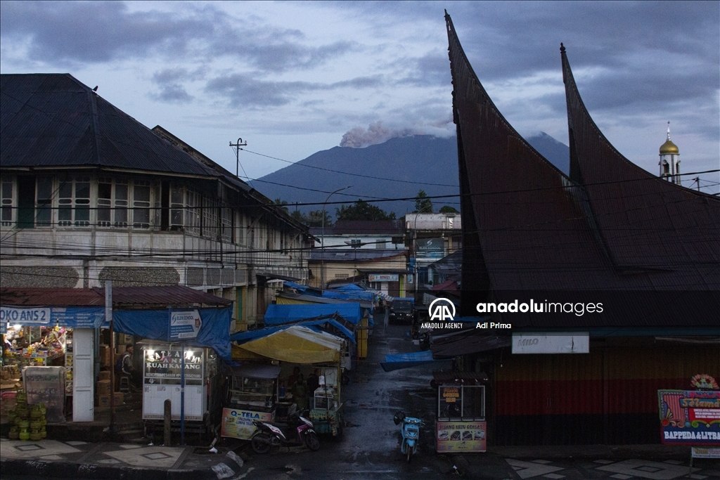 Вулкан Мерапи в Индонезии выбросил столб пепла