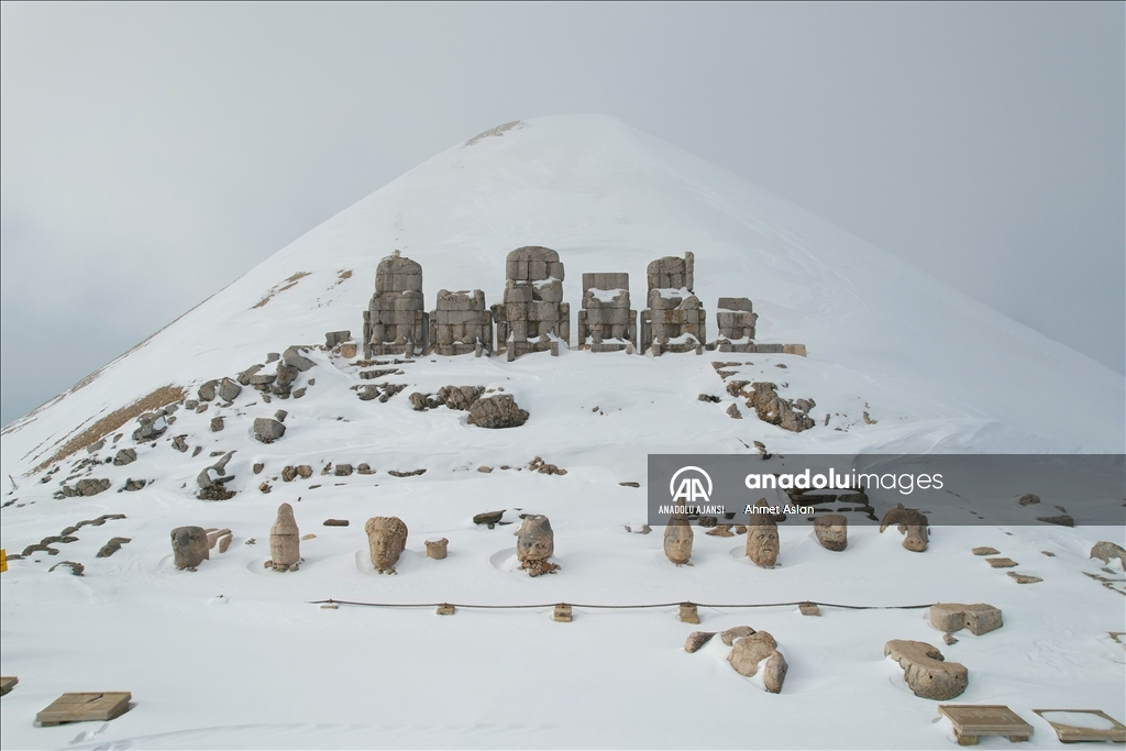 Adıyaman'da, tarihe ışık tutan Nemrut Dağı Ören Yeri