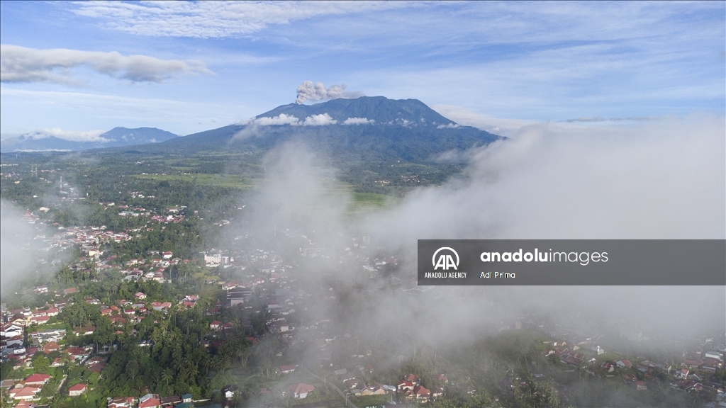 Вулкан Мерапи в Индонезии выбросил столб пепла