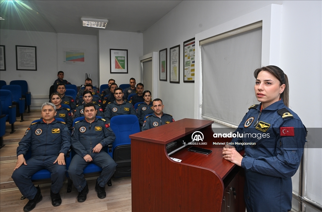 Sahil Güvenliğin kadın pilotları "iki mavi" arasında her an göreve hazır