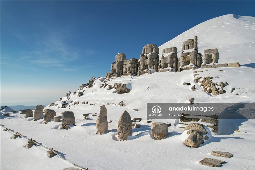 Adıyaman'da, tarihe ışık tutan Nemrut Dağı Ören Yeri