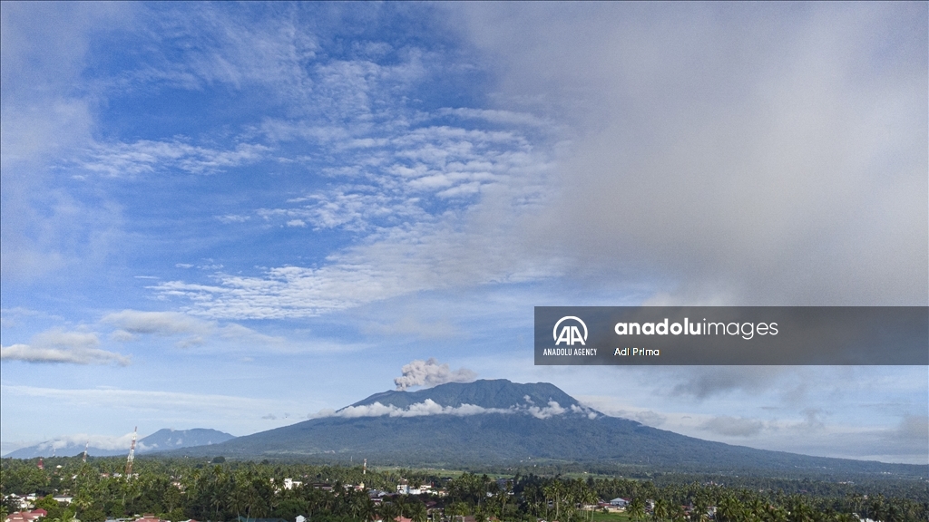 Вулкан Мерапи в Индонезии выбросил столб пепла