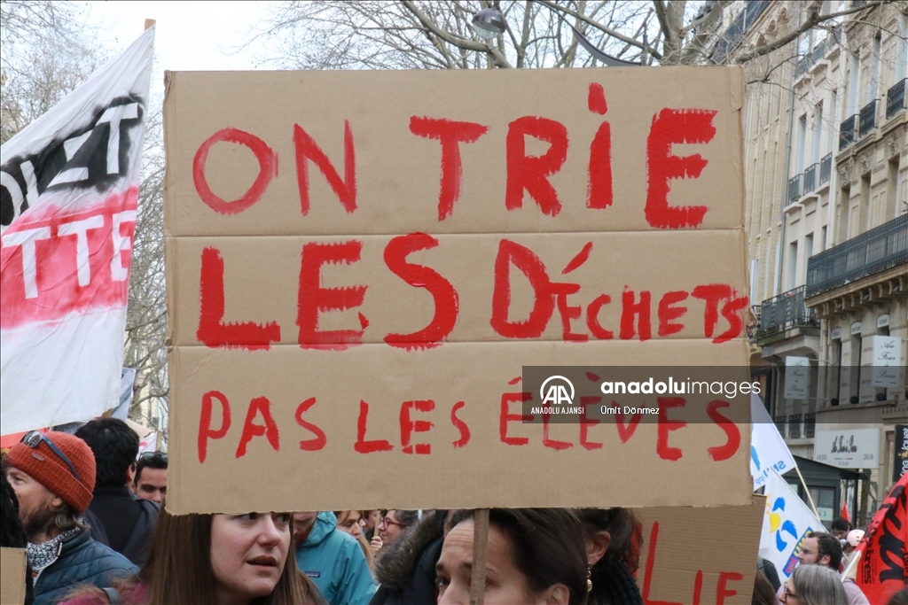Seine-Saint-Denis'li öğretmenler Fransa'daki "okul ayrımcılığını" protesto etti