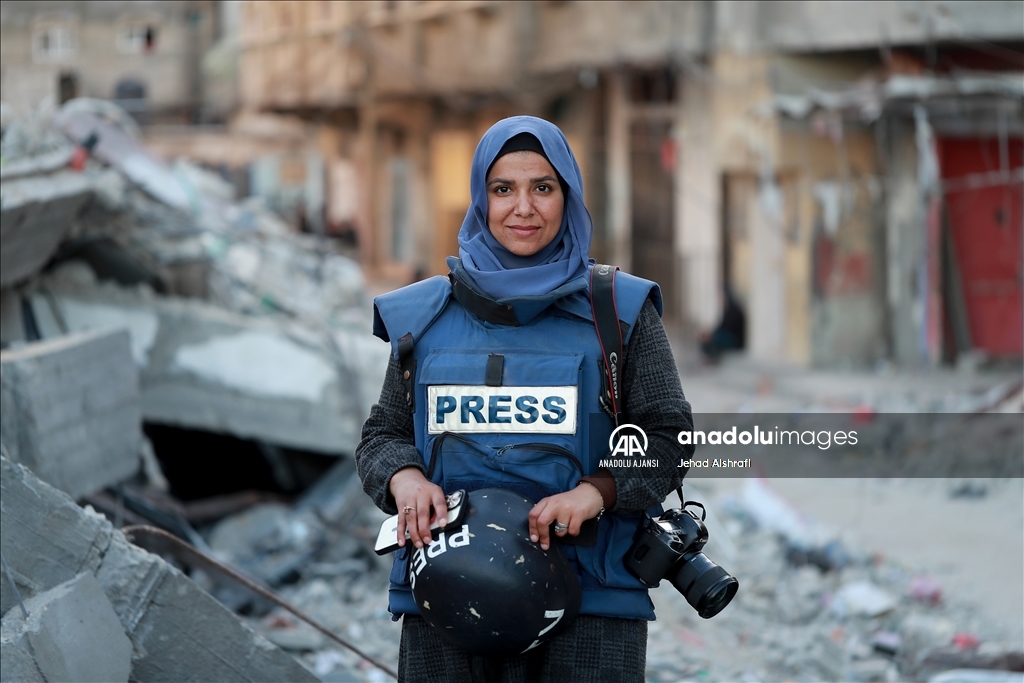 Gazze'de AA foto muhabiri Albaz, İsrail saldırılarını dünyaya duyurmaya devam ediyor