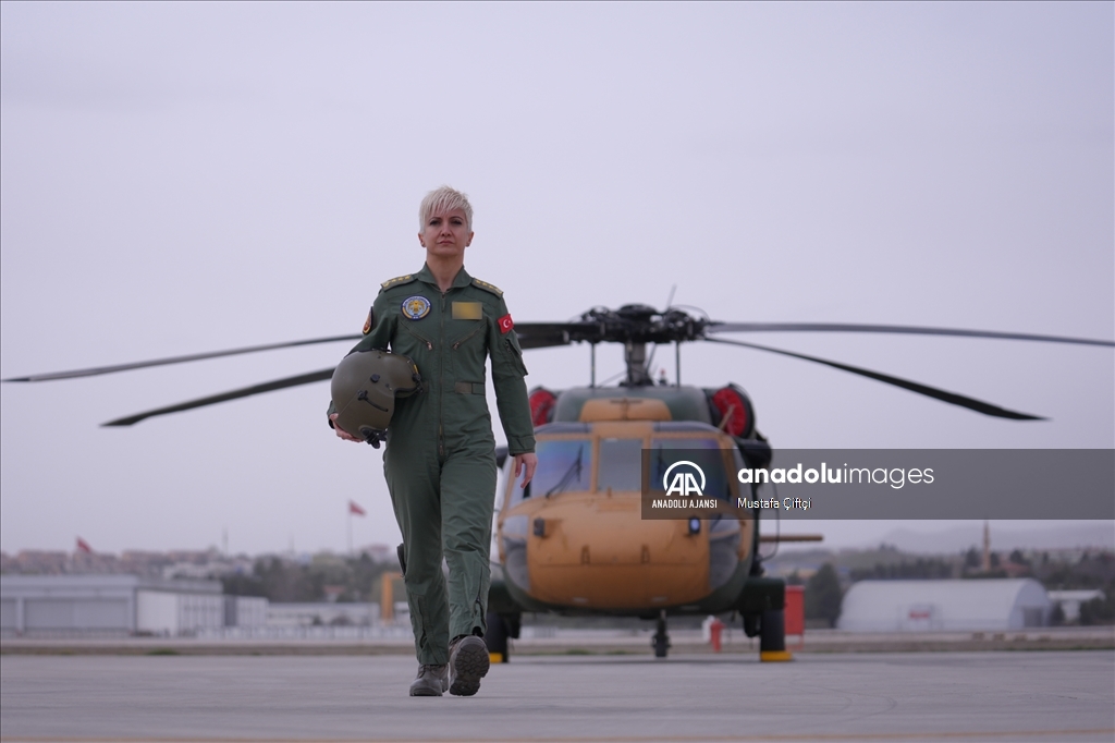 Kara Havacılık Komutanlığının kadın pilotları "çelik kanatları" gökyüzüyle buluşturuyor