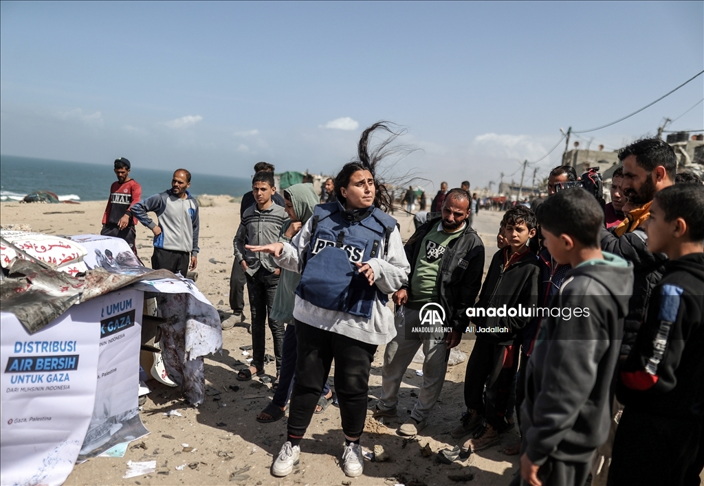  صحفيات غزة يتشبثن بالكاميرا والقلم لنقل المأساة