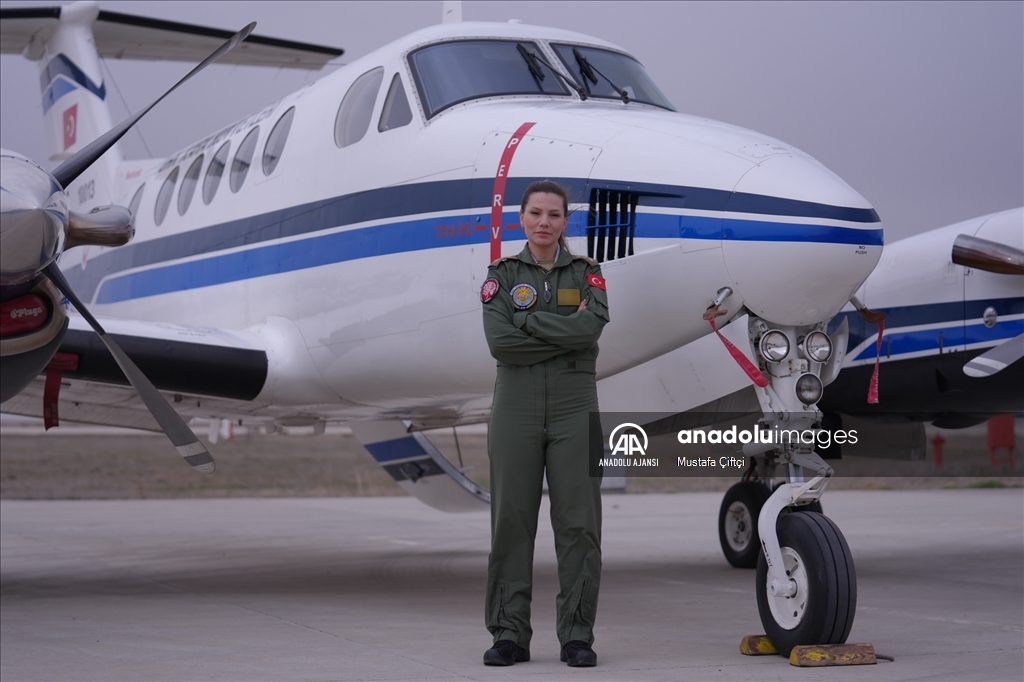 Kara Havacılık Komutanlığının kadın pilotları "çelik kanatları" gökyüzüyle buluşturuyor