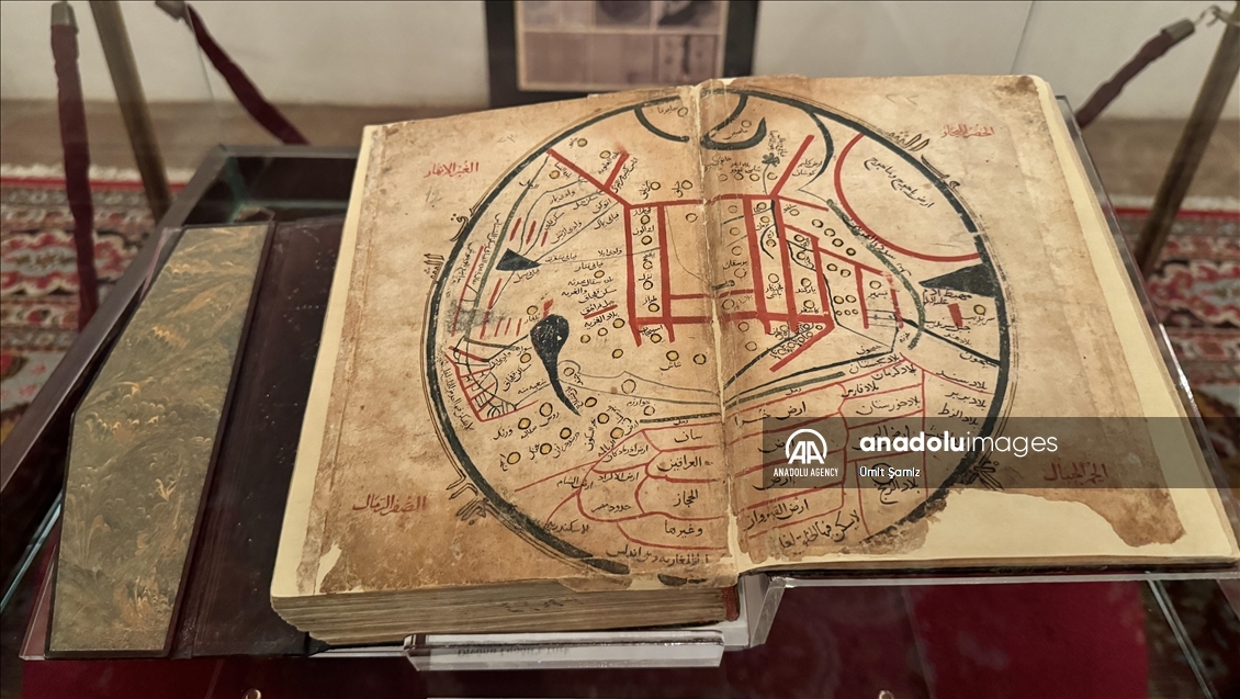 نمایش نسخه خطی «دیوان لغات تُرک» در کتابخانه ملت استانبول