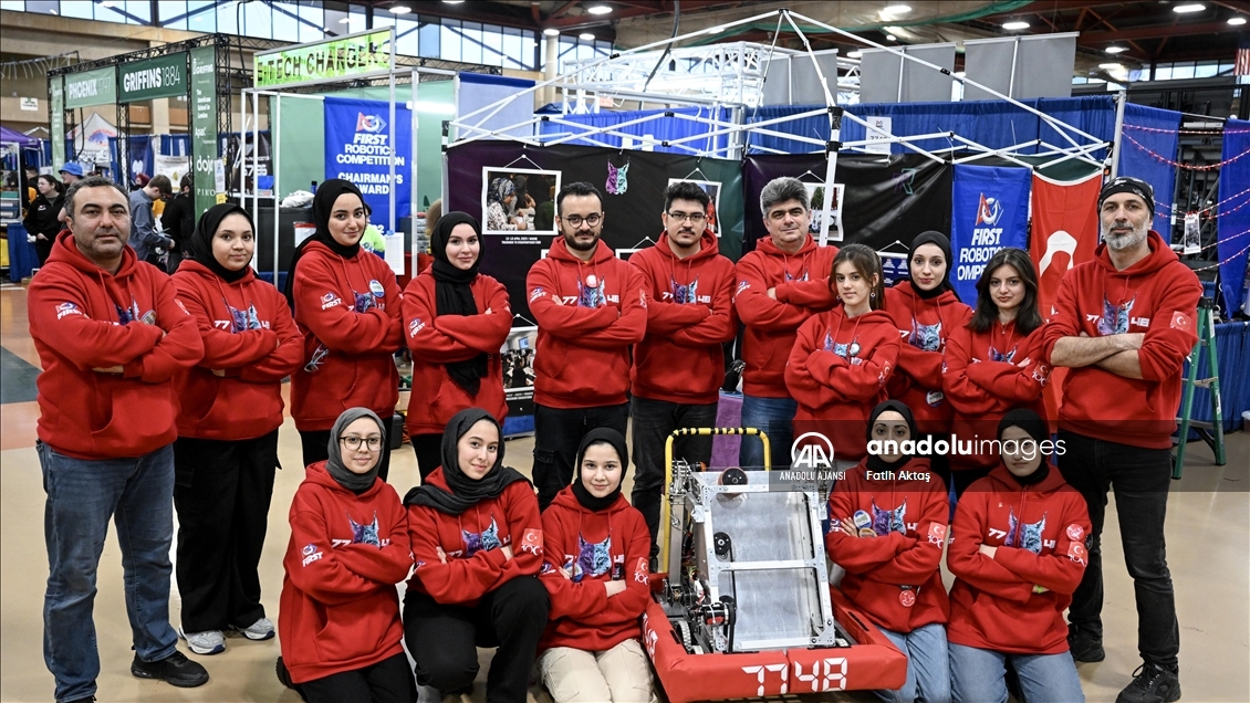 ABD'deki robot yarışmasında, tamamı kız öğrencilerden oluşan Türk takımı hünerlerini sergiledi