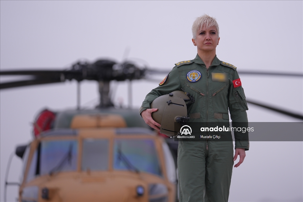 Kara Havacılık Komutanlığının kadın pilotları "çelik kanatları" gökyüzüyle buluşturuyor