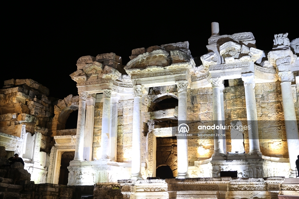Denizli Hierapolis ören yerinde gece müzeciliğinin tanıtımı yapıldı