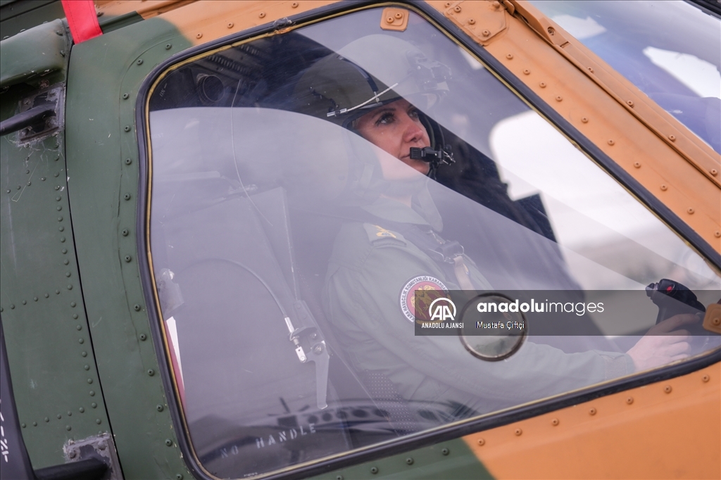 Kara Havacılık Komutanlığının kadın pilotları "çelik kanatları" gökyüzüyle buluşturuyor