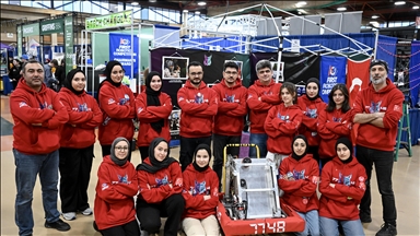 ABD'deki robot yarışmasında, tamamı kız öğrencilerden oluşan Türk takımı hünerlerini sergiledi